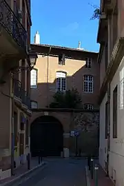 no 5 : l'hôtel Gach vu depuis la rue Caminade.