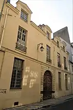 Façade sur rue.