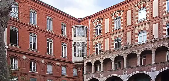 Hôtel Antonin : façades sur cour