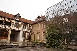 et de la cour.