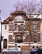 Hôtel particulier, au 62 route de la Reine, dessiné par Alexandre Barret, représentatif de l'architecture boulonnaise de la fin du XIXe&nbsp;siècle.