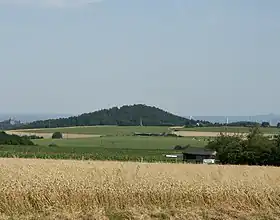 La colline 400.