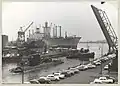 Le HMS Sjölejonet est remorqué hors du port après son lancement en juillet 1967.