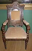 Photographie d'une chaise construite à partir de bois récupéré du Temeraire.