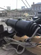 Carronade de 68 livres sur le Victory.