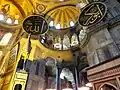 Allah (الله, à g.)Abu Bakr (أبو بكر, à d.)