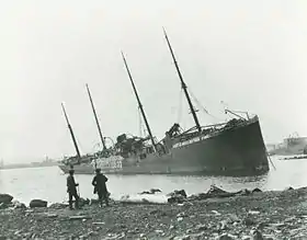 L'Imo, échoué après l'explosion