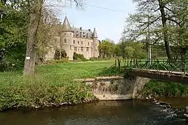 Façade arrière et vue de l'Eau-d'Heure.