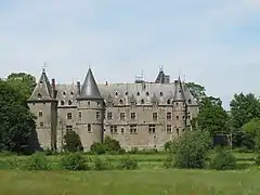 Façade arrière vue des prairies.