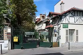 No 38 : entrée du hameau Boileau.