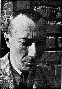Photographie vers 1925 de Jean Arp (1886-1966)