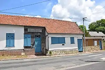 Hardivillers, « maison du Serger » typique de l'habitat traditionnel du Beauvaisis.