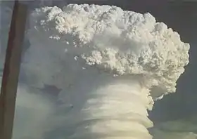 Partie du champignon atomique de l'essai Oak