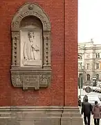 Monument en son honneur à la maison des artistes de Hanovre&nbsp;(de) qu'il a conçue