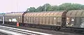 Wagons multi-écartement Hbbillns 310 (devant) et Hbbillns 311 (derrière) de la DB de 46,4 m2.