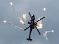Apache en démonstration de contre-mesures.