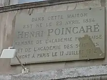 Plaque commémorative sur la maison natale de Henri Poincaré.