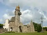 Henvic : la vieille église.