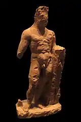 Douarnenez (trouvée dans une cuve de salaison du Port-Rhu) : statue d'Hercule (IIIe&nbsp;siècle apr. J.-C.).