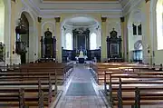 Vue intérieure de la nefvers le chœur.