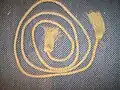 Himo ou obi, ceinture de tissu ou de corde pour suspendre différents accessoires, dont le sabre.