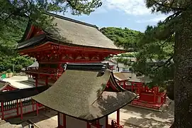 Romon du sanctuaire de Hinomisaki vu de l'arrière