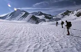 Randonnée glaciaire avec encordement long.