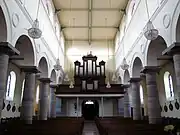 Vue intérieure de la nefvers la tribune d'orgue.