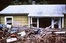 Photo d'une maison détruite.