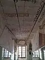 Horloge solaire du Lycée Stendhal de Grenoble, plafond et fenêtre de la volée Est