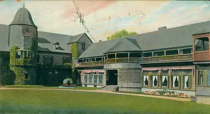 Horseshoe Courtyard, Casino de Newport, Newport, Rhode Island (1879), McKim, Mead & White, architectes. Circa 1900 po