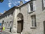 Portail de la chapelle de l'Hôtel-dieu de Gallande du XIIIe&nbsp;siècle, rue du Châtel.