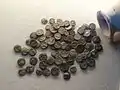 Trésor trouvé dans le village druze de Husifiyeh (Isfiya) au mont Carmel, contenant 4&nbsp;560&nbsp;pièces d'argent de la région palestinienne (de 24 av. J.-C. à 50 apr. J.-C.).