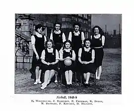 L'équipe de netball de la Hyde Grammar School (Greater Manchester, Angleterre) en 1949
