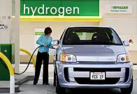 Voiture Honda alimentée par de l'hydrogène, en cours de plein.
