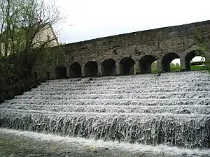 Le pont-barrage sur la Trouille (XVIe&nbsp;siècle).