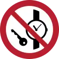 P008 – Articles métalliques ou montres interdits