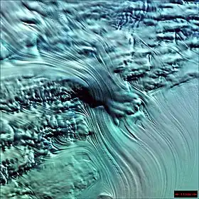 Chute de glace alimentant le glacier Lambert