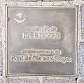 Plaque rappelant le cours de la Bièvre située à ce carrefour.