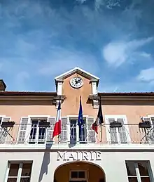 La mairie.