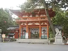 Grand portail du sanctuaire Imamiya.