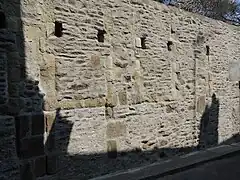 Mur.