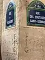Inscriptions indiquant les limites du fief des Coutures-Saint-Gervais.