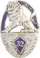 Dernier insigne régimentaire du 32e régiment d'infanterie (devise et numéro sur émail bleu).