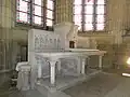 Retable et autel.