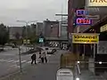 Le centre commercial et la rue Turunlinnantie.