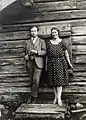 Au début des années 1930 avec Maria Nordberg, qui lui inspira Måna dans Måna är död&nbsp;(sv) (Mona est morte).