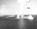 Les destroyers Akizuki, Kuwa de la classe Matsu et le cuirassé Ise pendant la bataille du cap Enganao le 25 octobre 1944