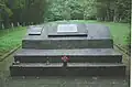 Monument commémorant les 3 500 victimes des exécutions de masse des villages de Vilkija, Veliuona, Seredžius et Raudonė dans la forêt proche de Jaučakiai.