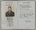 Passeport avec photographie d'identité à gauche et description à droite.